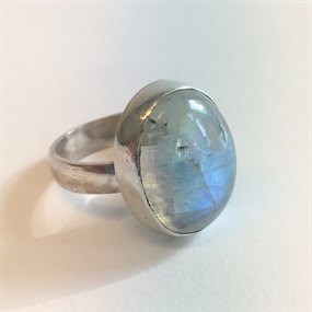 Prsten s malým měsíčním kamenem